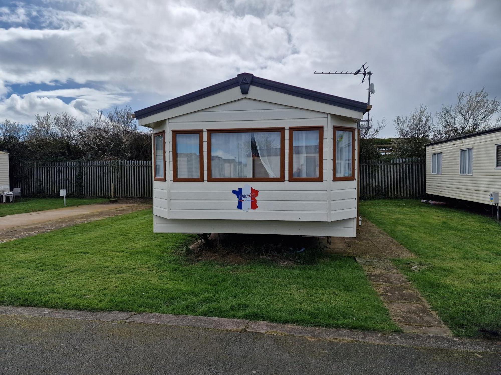Hotel Plot 203 Paris Rhyl Exterior foto